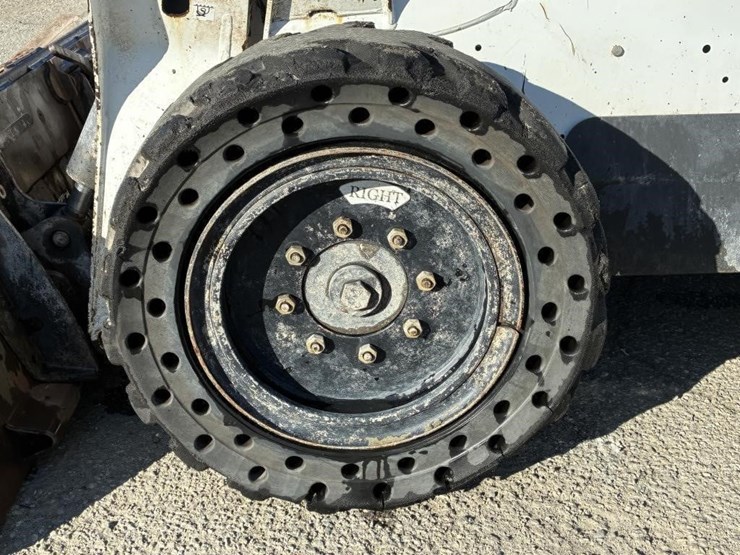 2017-bobcat-s570-image-10