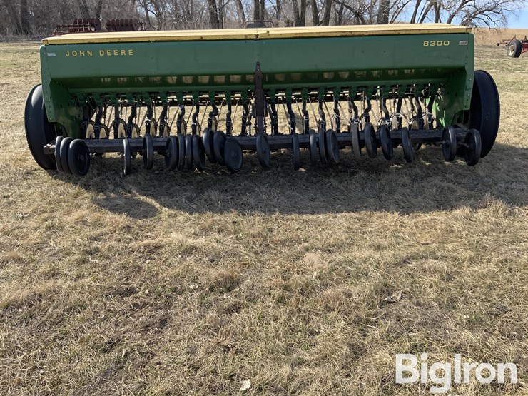 john-deere-8300-image-6