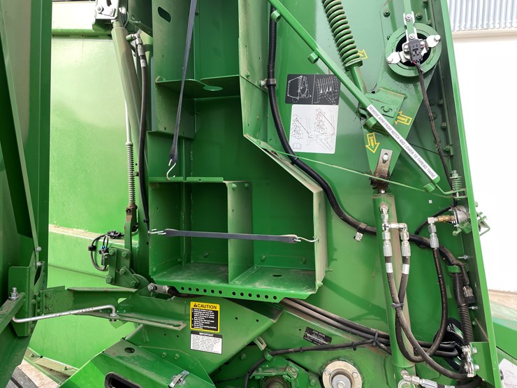 john-deere-560m-image-26