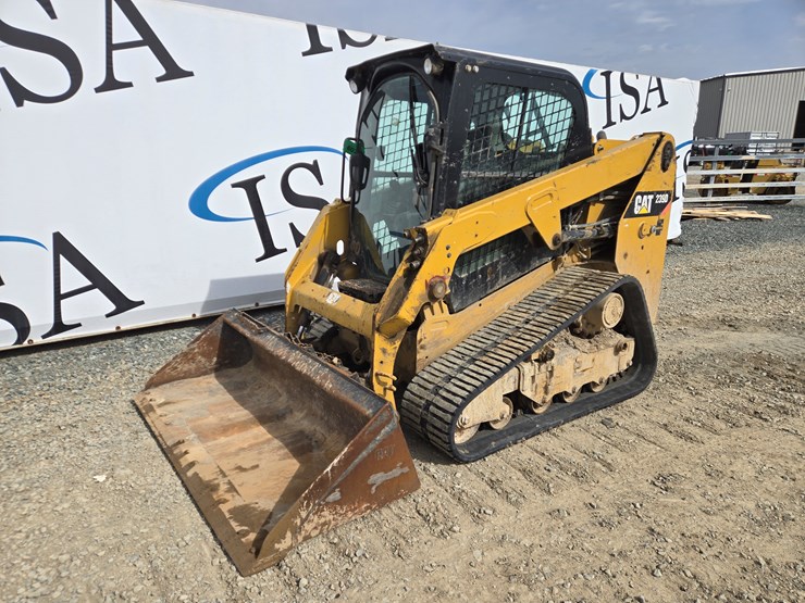 2017-caterpillar-239d-image-1
