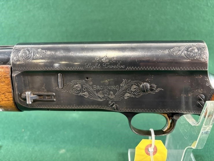 browning-light-twelve-12ga-shotgun-image-12