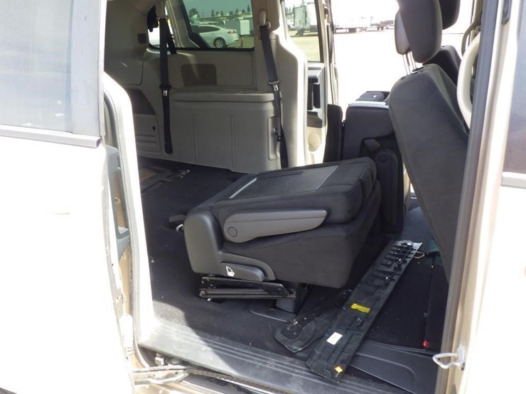 2015-dodge-grand-caravan-image-8