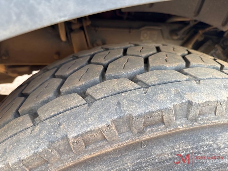 2019-peterbilt-567-image-6