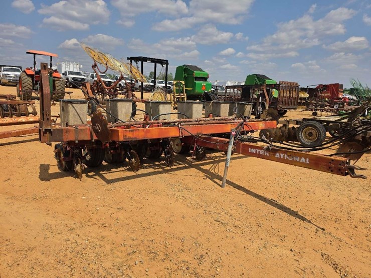 international-800-image-4