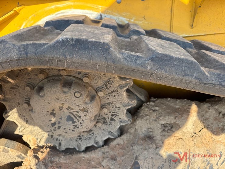 2023-deere-317g-image-15