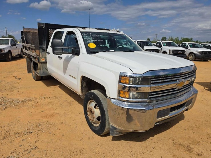 2015-chevrolet-silverado-3500-image-4