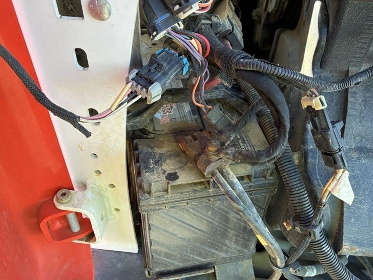 2018-bobcat-s570-image-10