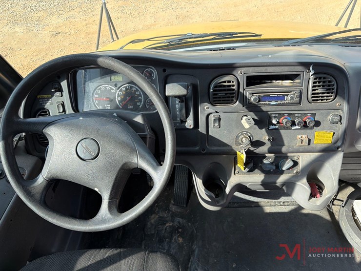 2008-thomas-saf-t-liner-c2-image-15