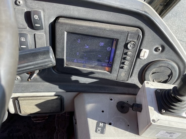 2013-caterpillar-740b-image-28