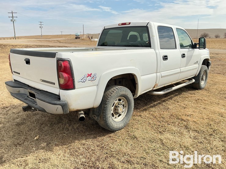 2004-chevrolet-silverado-2500-image-5