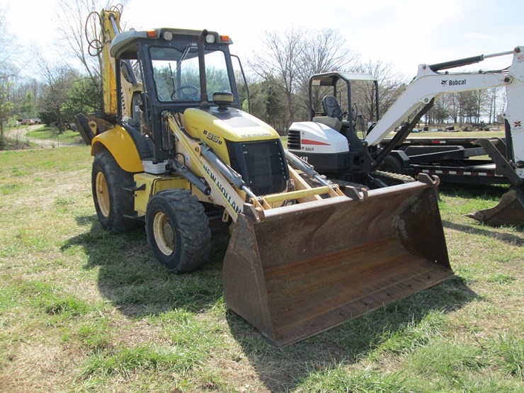 new-holland-b95b-image-2