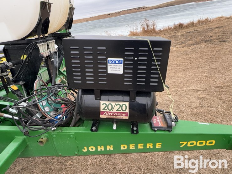 john-deere-7000-image-11