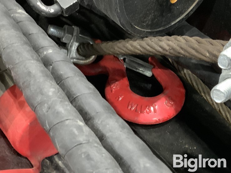 2025-massey-ferguson-730-image-16