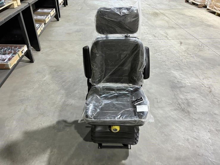 giyi-excavator-seat-image-1