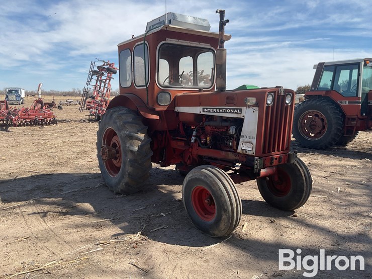 1966-international-806-image-3