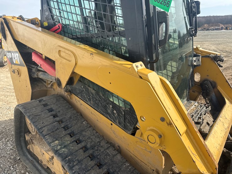 2017-caterpillar-239d-image-13