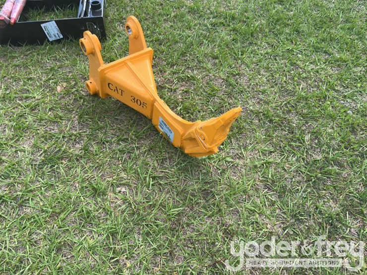 2026-caterpillar-305-image-2