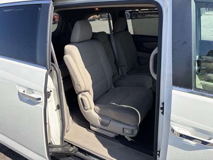 2016-honda-odyssey-image-10