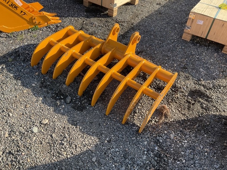 2026-caterpillar-305-image-2