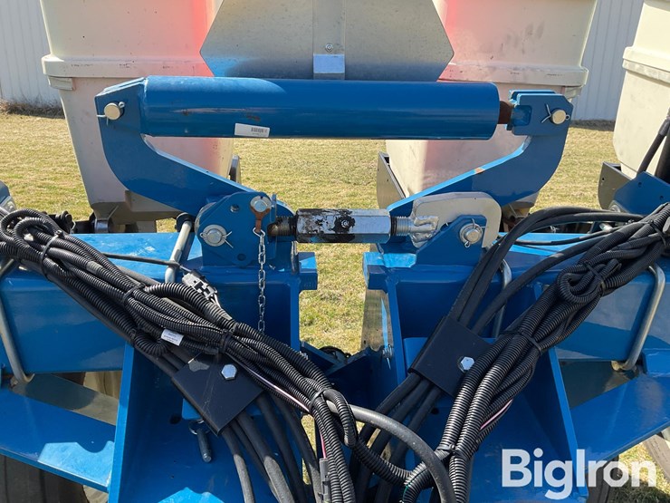 2019-kinze-3200-image-15