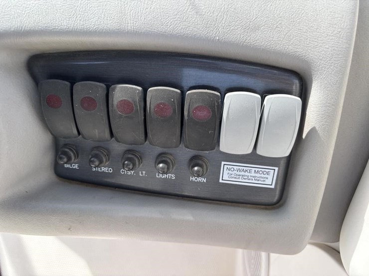 2005-unknown-trailer-image-18