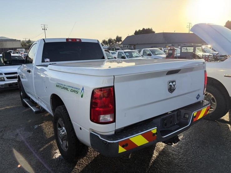 2016-dodge-2500-image-2