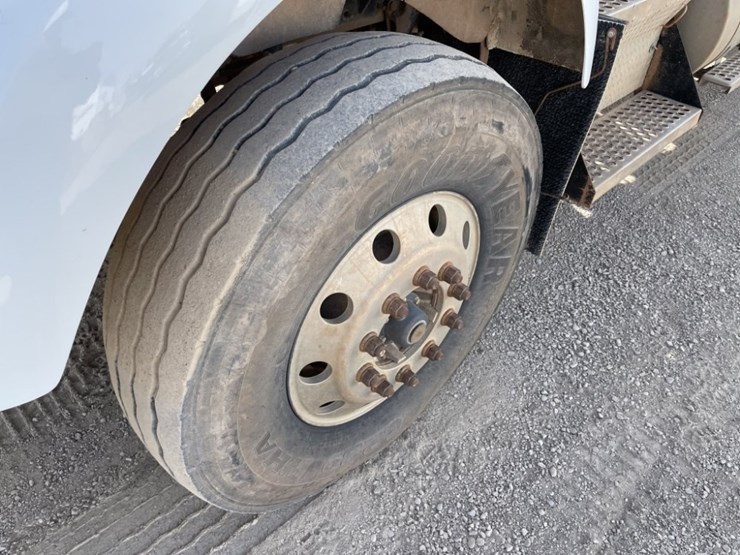 2007-kenworth-t800b-image-9