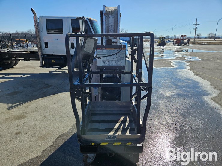 2016-jlg-20mvl-image-2