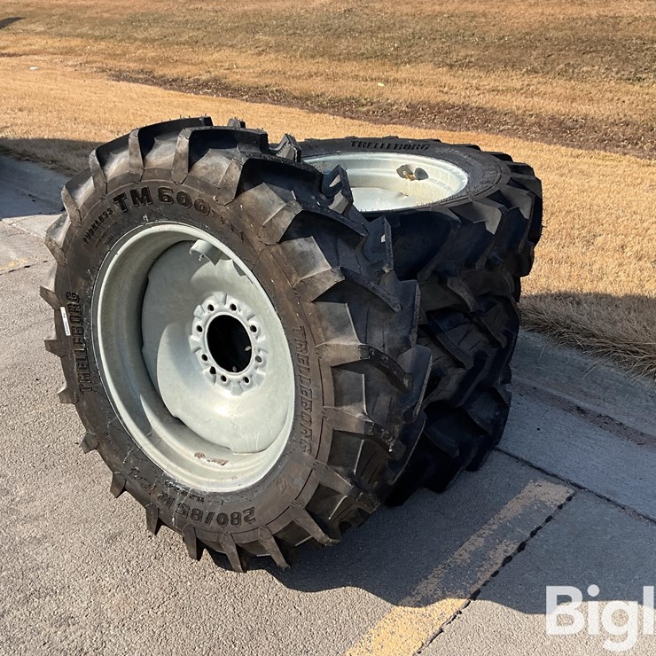 Trelleborg 280/85R24 TM600 Pivot Tires & Rims