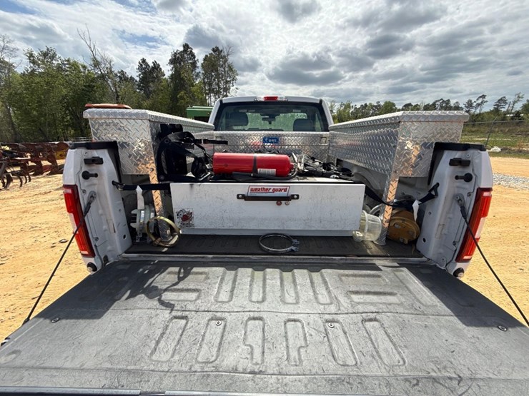 2019-ford-f150-xl-image-5