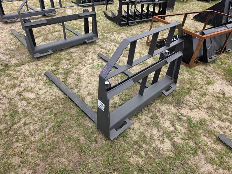 --skid-steer-pallet-fork-image-2