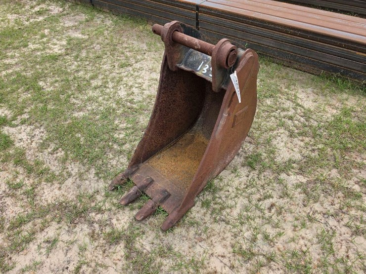 --18"-dirt-bucket-image-1