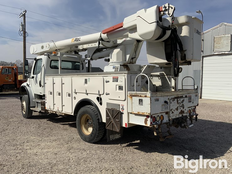 2010-freightliner-m2-106-image-7