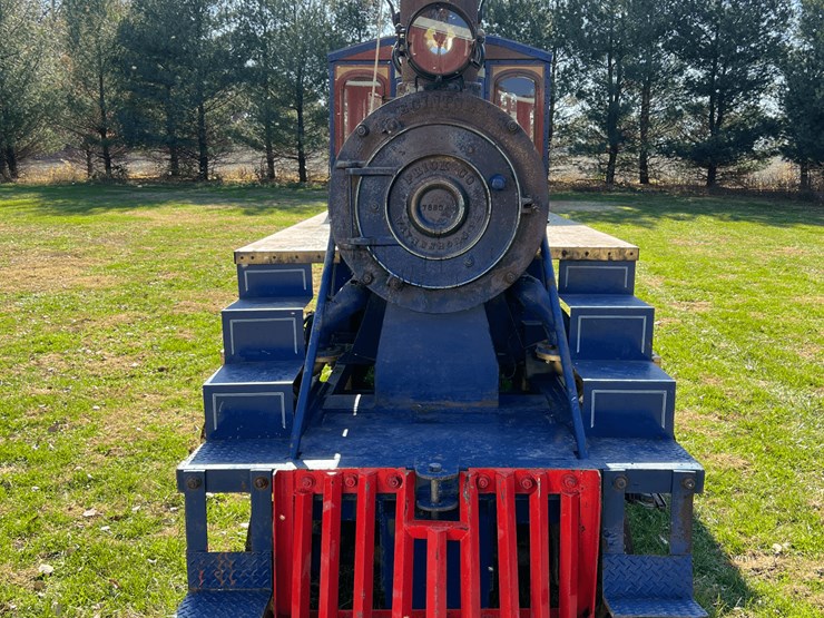 frick-steam-locomotive-with-track-image-7