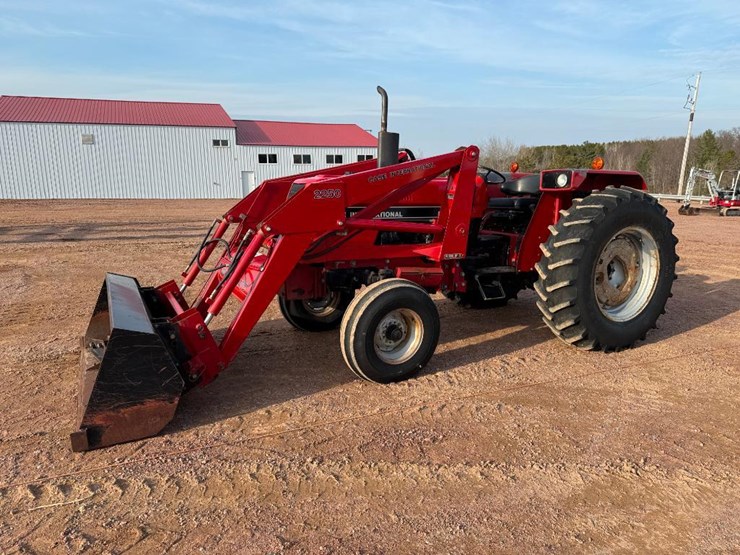 1985-case-ih-2250-image-1