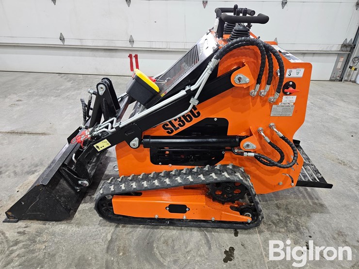 2025-massey-ferguson-730-image-8