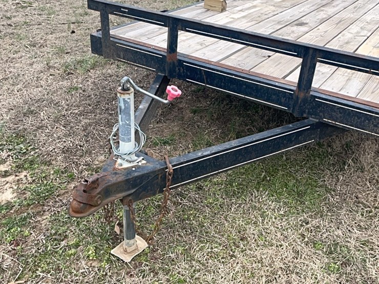 car-hauler-trailer-16’-with-2’-dove-tail-and-ramps-image-1