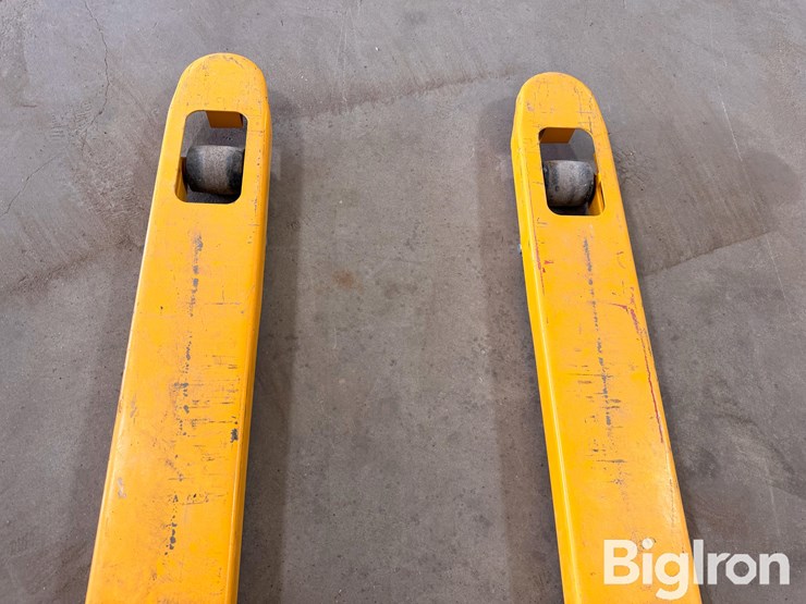 4400-lbs.-pallet-jack-image-5