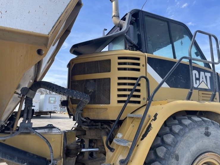 caterpillar-730-image-14