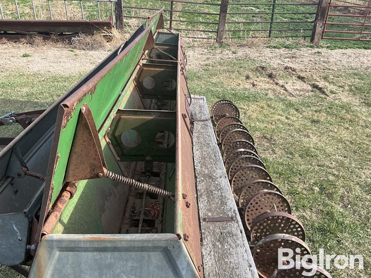 john-deere-12-image-18