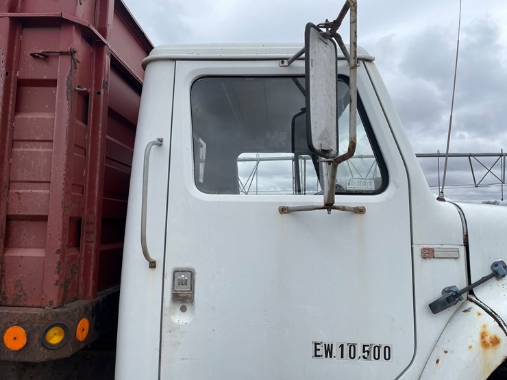 #113-•-1982-international-1754-single-axle-grain-truck-(has-wi-title)-image-24