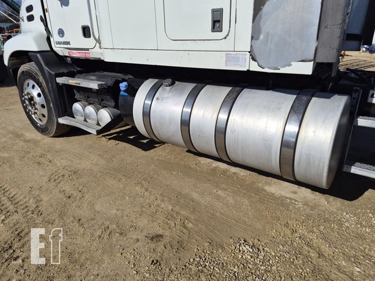 2014-mack-pinnacle-cxu613-image-13