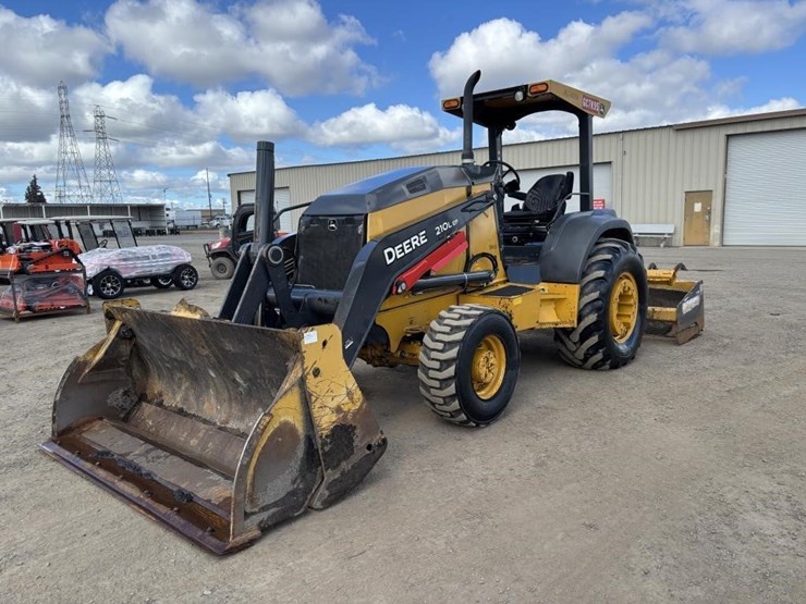 2018-deere-210lep-image-1