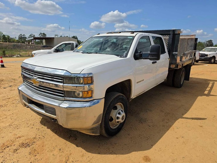 2015-chevrolet-silverado-3500-image-1