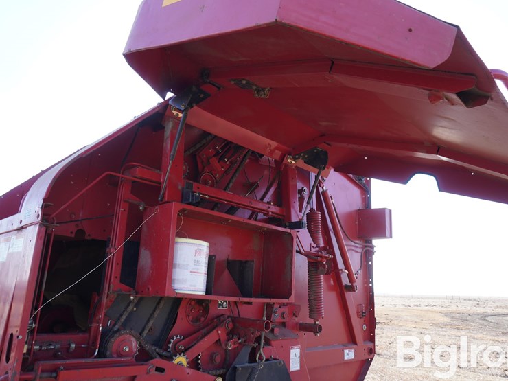 2004-new-holland-br780-image-9