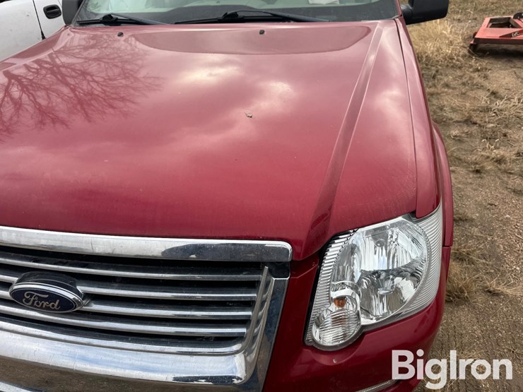 2010-ford-explorer-xlt-image-11