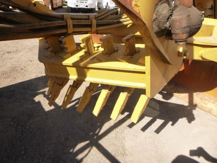 2005-caterpillar-143h-image-14