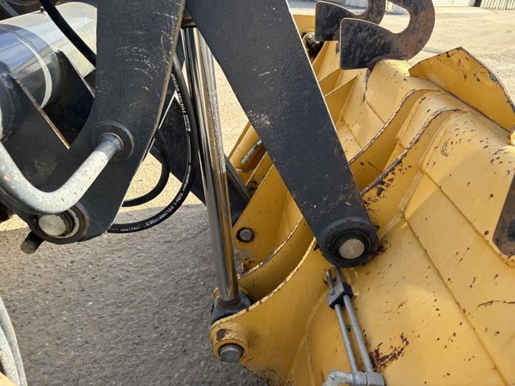 2018-deere-210lep-image-13