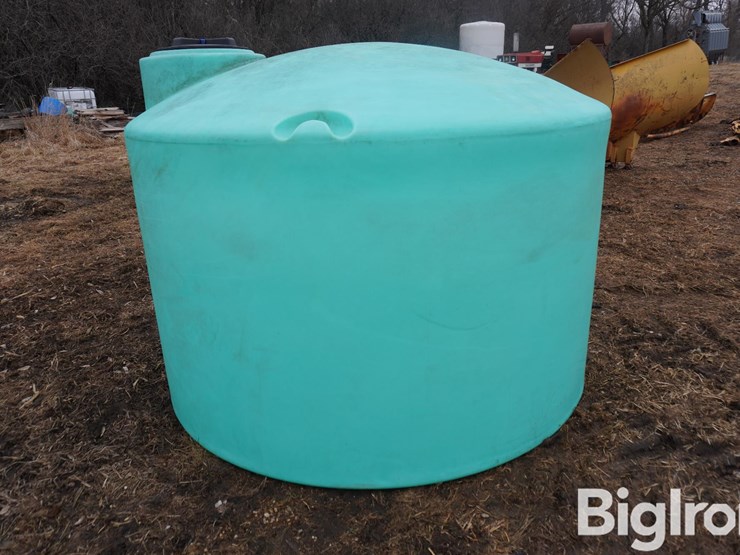 1550-gal-poly-water-tank-image-5