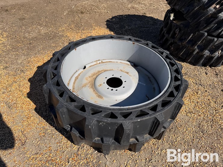 valley-revolution-47x15"-irrigation-tire-&-rim-image-3